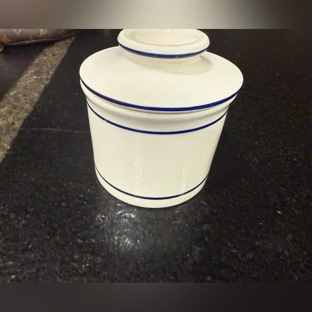 🧈 Vintage Blue Line Butter Bell Crock – 4”x4”x4” - Picture 7 of 9